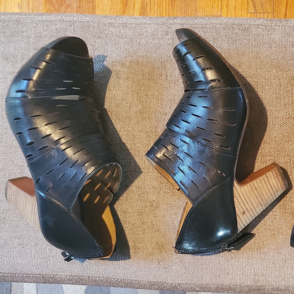 Stylish Womens Clark's Pumps 9.5 Like New